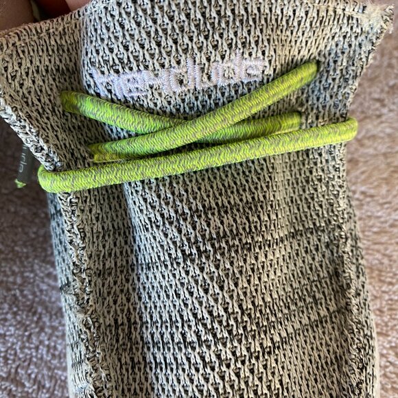 Hey Dude Wally Youth Sox Stone Slip-On Shoes Size US Y1–Y2 / EU 33 Gray - Picture 2 of 6